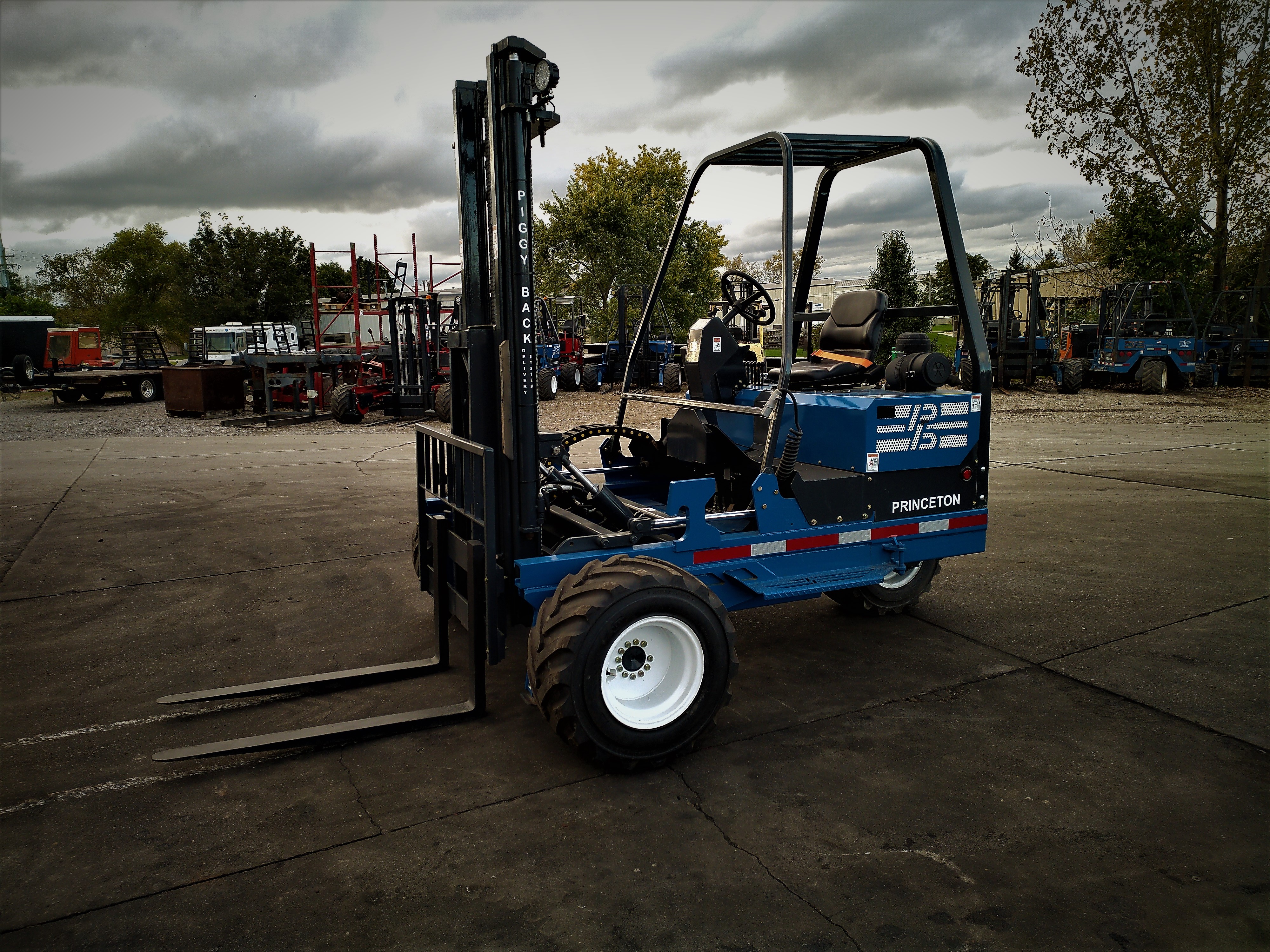 Off road fork lift